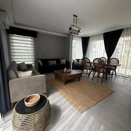 Отель Luxurious In The Heart Of Goecek *